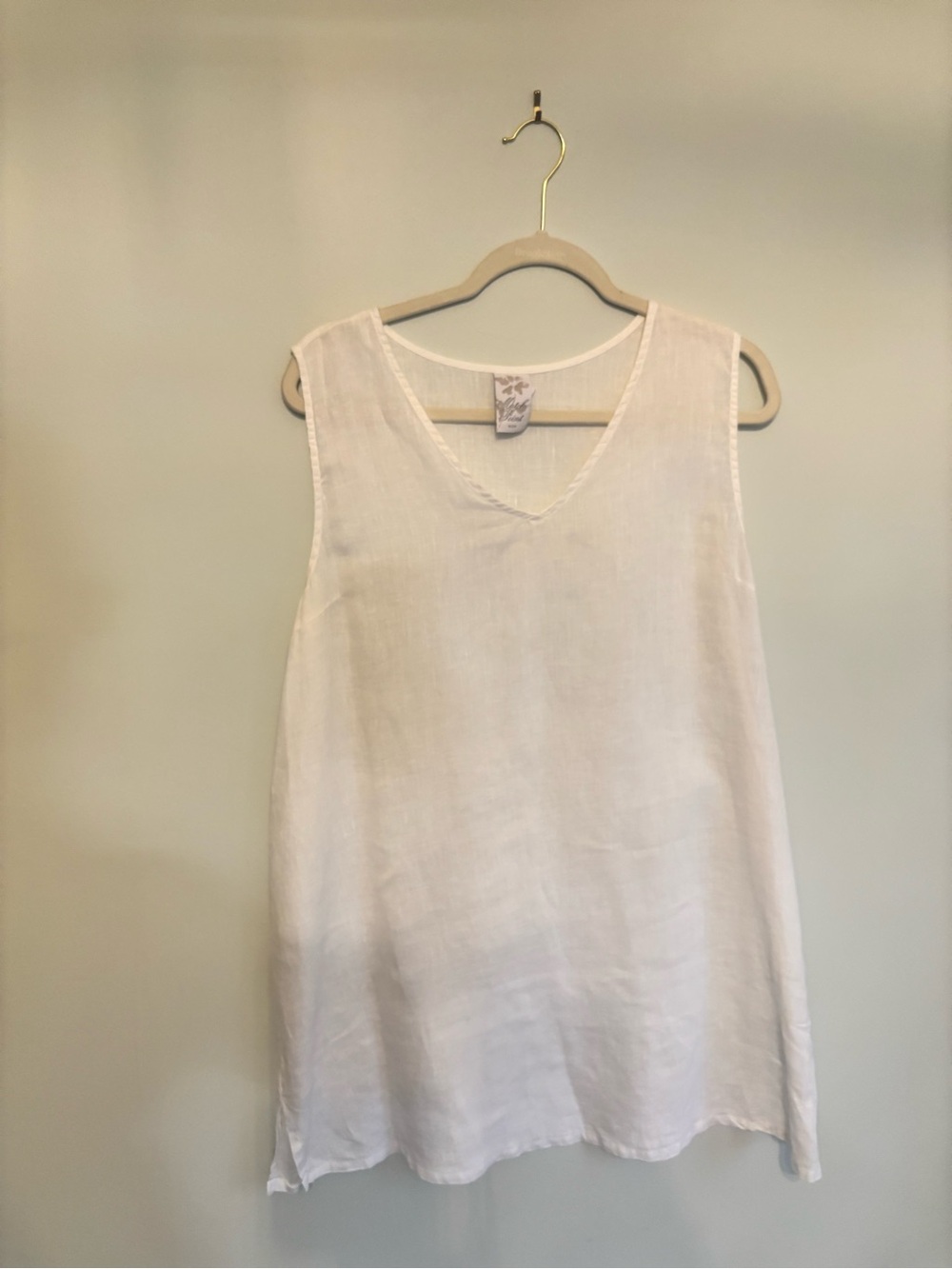 Classic White Linen Sleeveless V-Neck Top